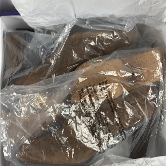 Stuart Weizman Heeled Boots 👢 - Picture 10 of 10